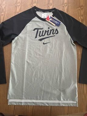 Minnesota Twins Nike MLB Authentic Collection Raglan Long Sleeve medium